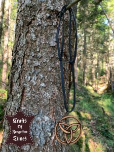 Umgekehrte Triquetra Symbol Halskette