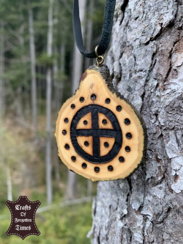 Magisches Sonnen Rad/Kreuz Halsband