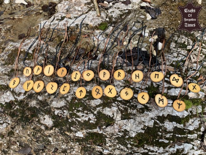 Halsband mit Lieblings Rune eingebrannt