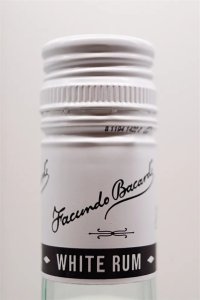 Bacardi Carta Blanca – Der Klassiker unter den weißen Rums (0,7L, 37,5% Vol.)