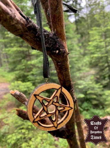 Pentagram aus Astscheibe